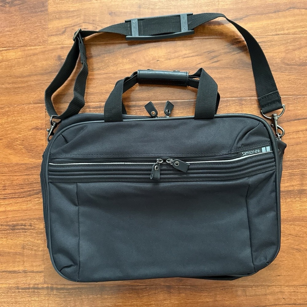 Samsonite Classic Business TSA Laptop Briefcase Shoulder Bag Travel 17x11.75